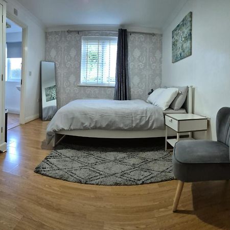 Spacious Ground Floor 2 Bedroom 2 Bathroom Flat In Hatfield Near Hertfordshire University Private Car Park Sleeps 5-6 外观 照片