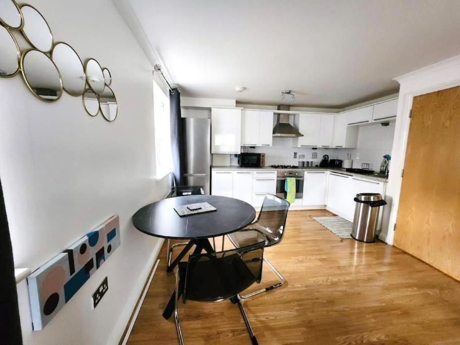 Spacious Ground Floor 2 Bedroom 2 Bathroom Flat In Hatfield Near Hertfordshire University Private Car Park Sleeps 5-6 外观 照片