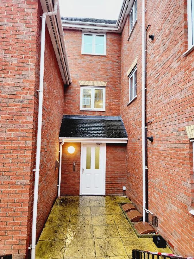 Spacious Ground Floor 2 Bedroom 2 Bathroom Flat In Hatfield Near Hertfordshire University Private Car Park Sleeps 5-6 外观 照片