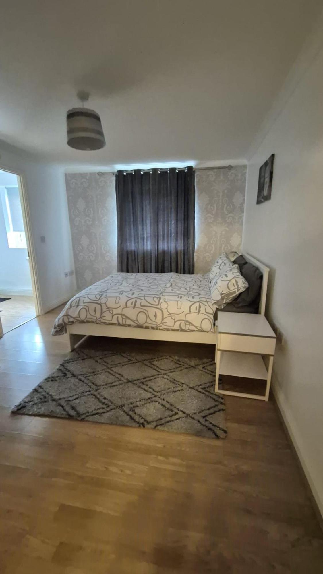 Spacious Ground Floor 2 Bedroom 2 Bathroom Flat In Hatfield Near Hertfordshire University Private Car Park Sleeps 5-6 外观 照片