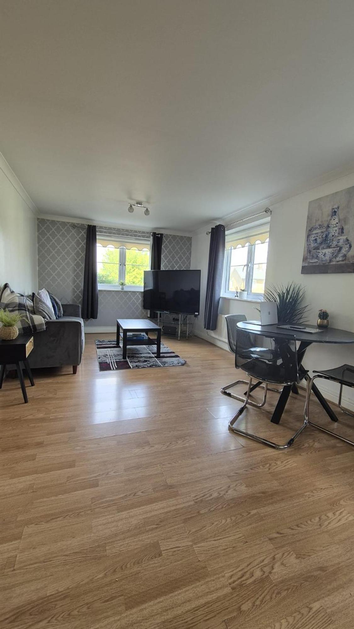 Spacious Ground Floor 2 Bedroom 2 Bathroom Flat In Hatfield Near Hertfordshire University Private Car Park Sleeps 5-6 外观 照片