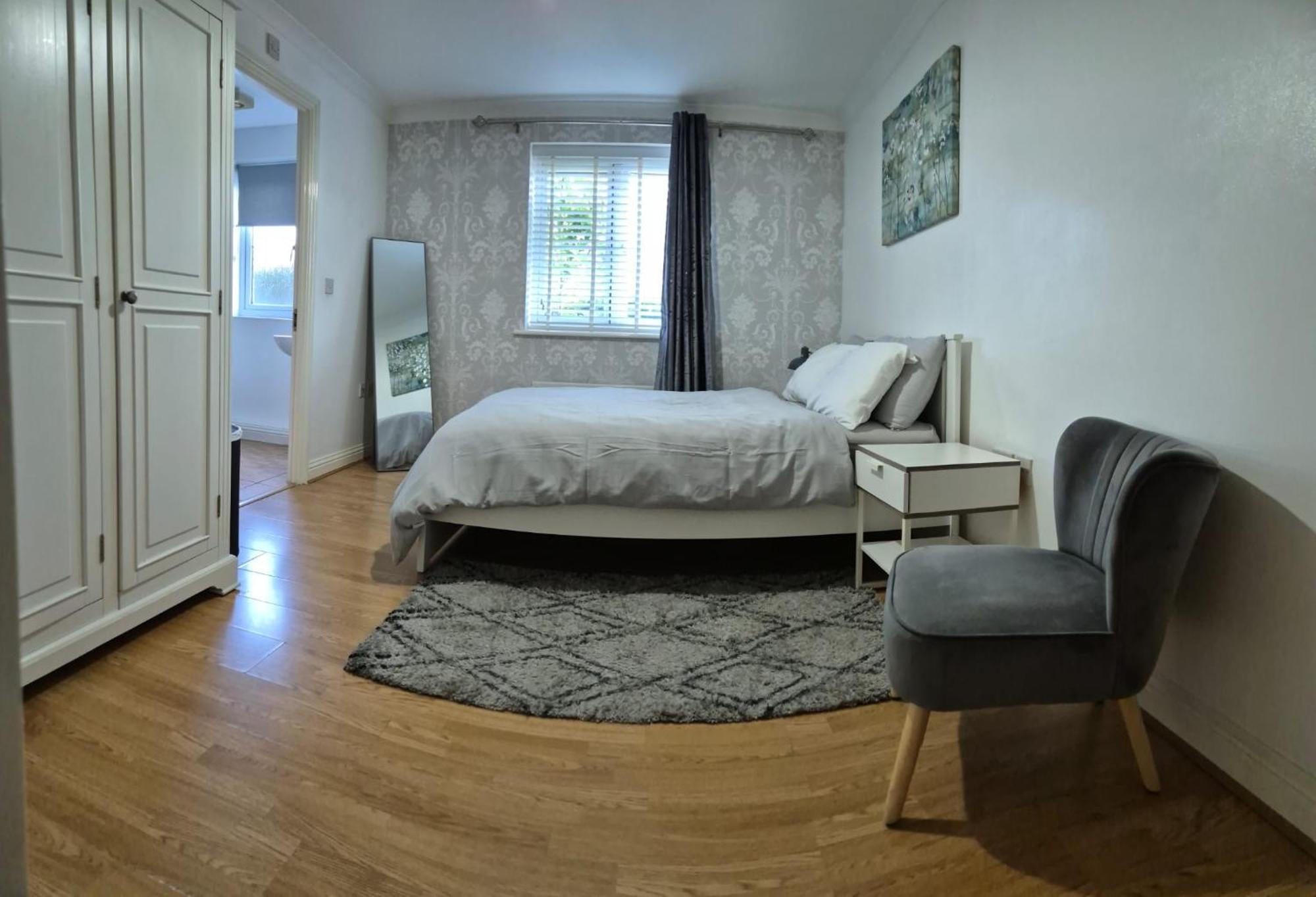 Spacious Ground Floor 2 Bedroom 2 Bathroom Flat In Hatfield Near Hertfordshire University Private Car Park Sleeps 5-6 外观 照片