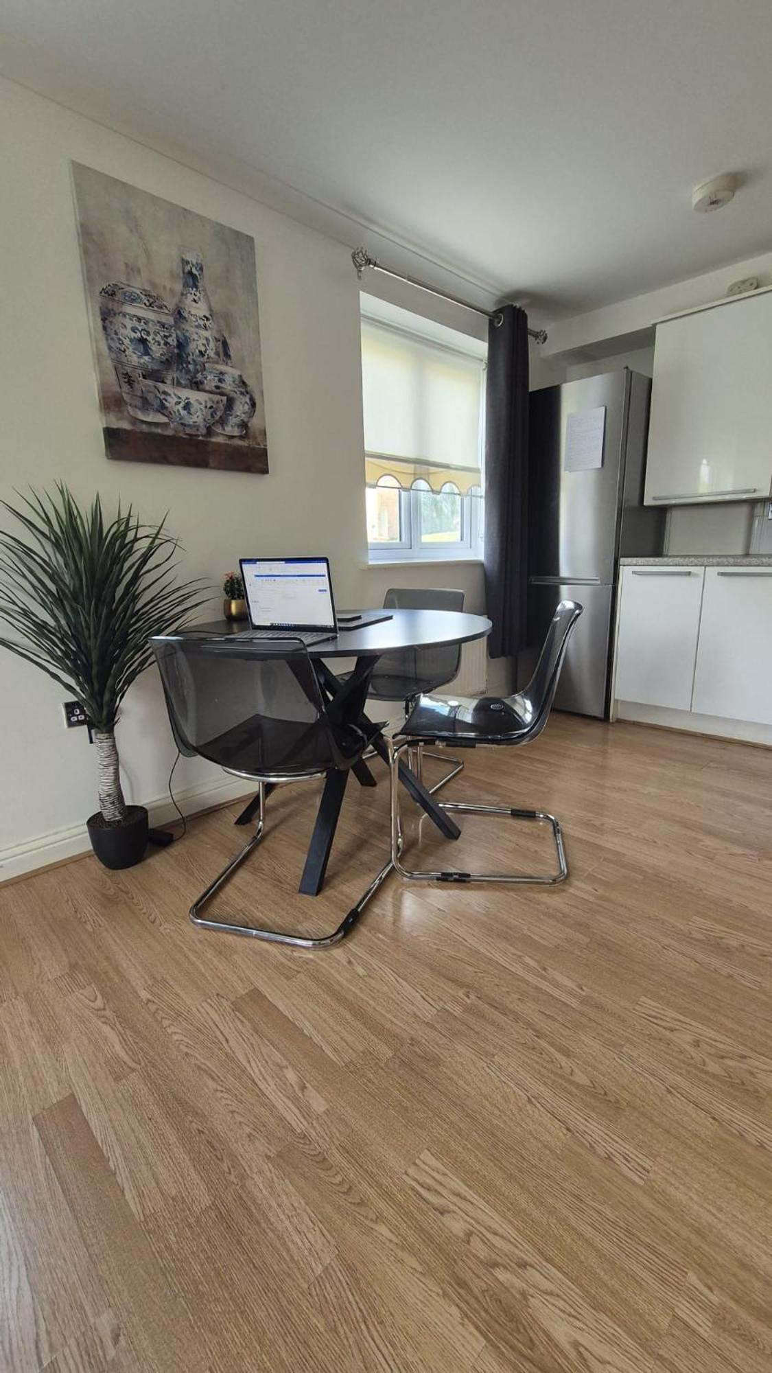 Spacious Ground Floor 2 Bedroom 2 Bathroom Flat In Hatfield Near Hertfordshire University Private Car Park Sleeps 5-6 外观 照片
